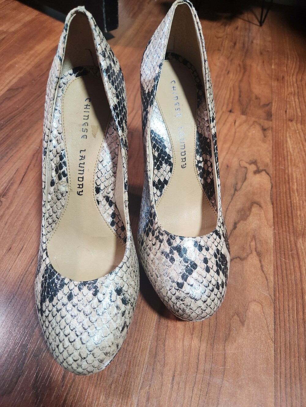 Chinese Launday Snake-Print Pumps in Beige/Black -womens Size 7